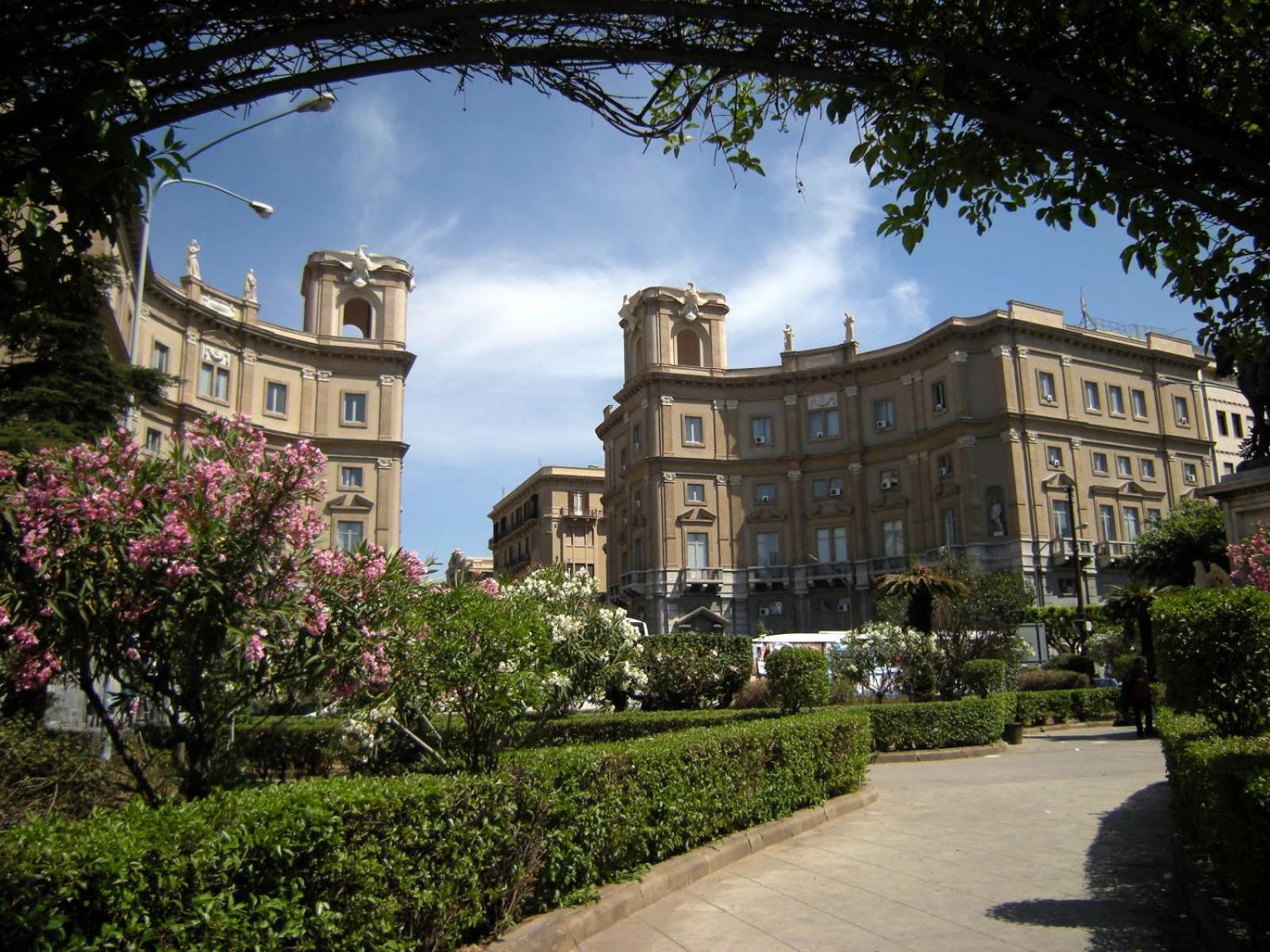 Apartament Dimora Di Maury A Due Passi Dai Trasporti E Da Ballaro Palerme Extérieur photo