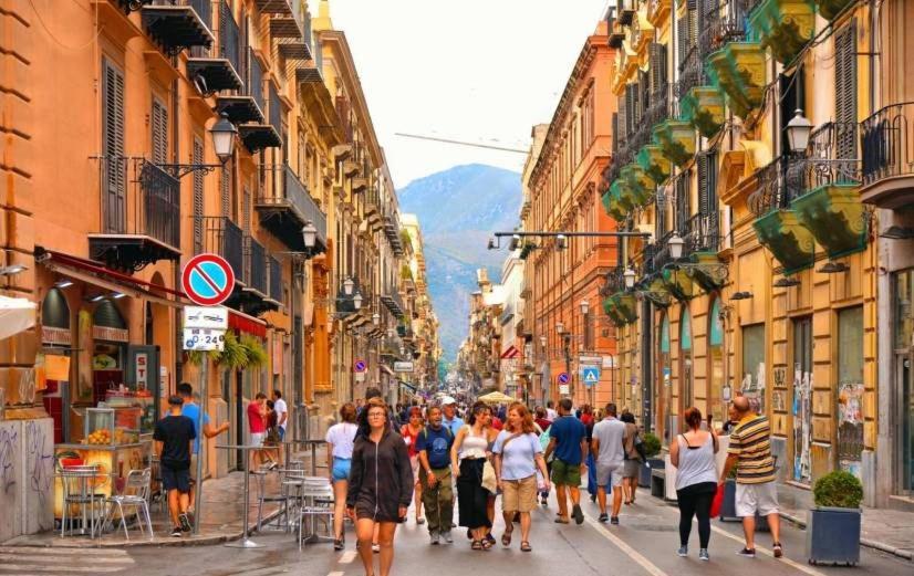 Apartament Dimora Di Maury A Due Passi Dai Trasporti E Da Ballaro Palerme Extérieur photo
